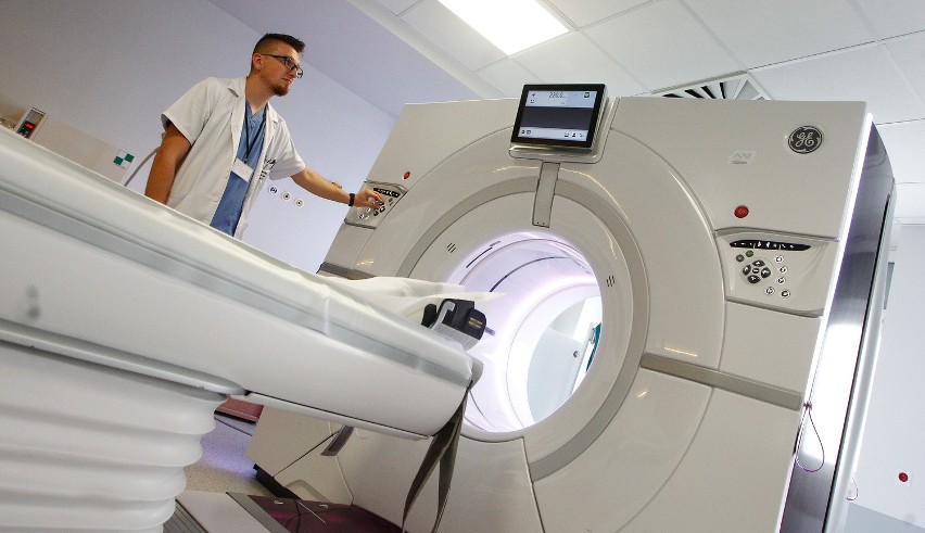 Badanie tomograficzne polega na prześwietleniu pacjenta...