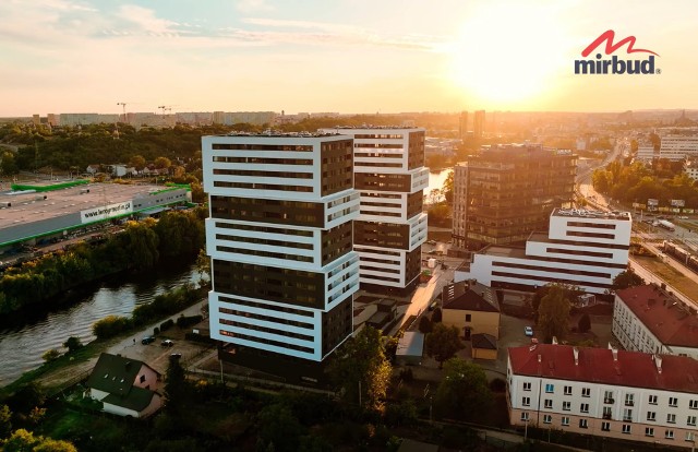 Aura Towers to jedna z największych inwestycji mieszkaniowych realizowanych w Bydgoszczy w ostatnich latach. Dwa wyższe budynki liczą po 16 pięter, niższy - siedem.
