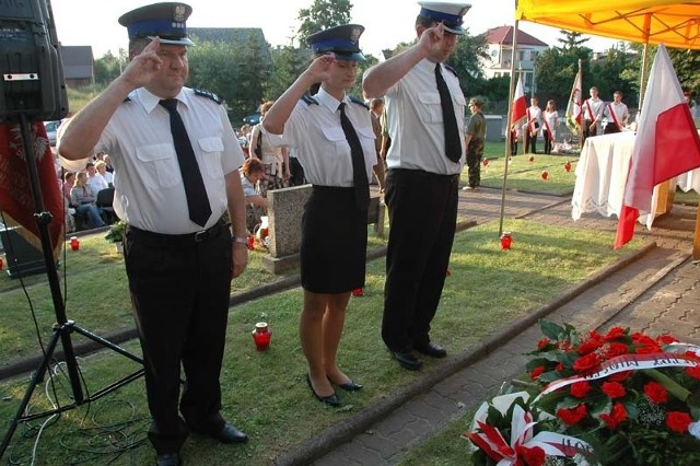 Hołd zamordowanym złożyły władze Bielska Podlaskiego, przedstawiciele służb mundurowych, duchowni oraz mieszkańcy.