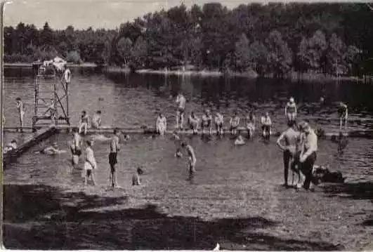 Golejów sprzed 46 lat. Już wtedy jezioro było popularnym miejscem wypoczynku.