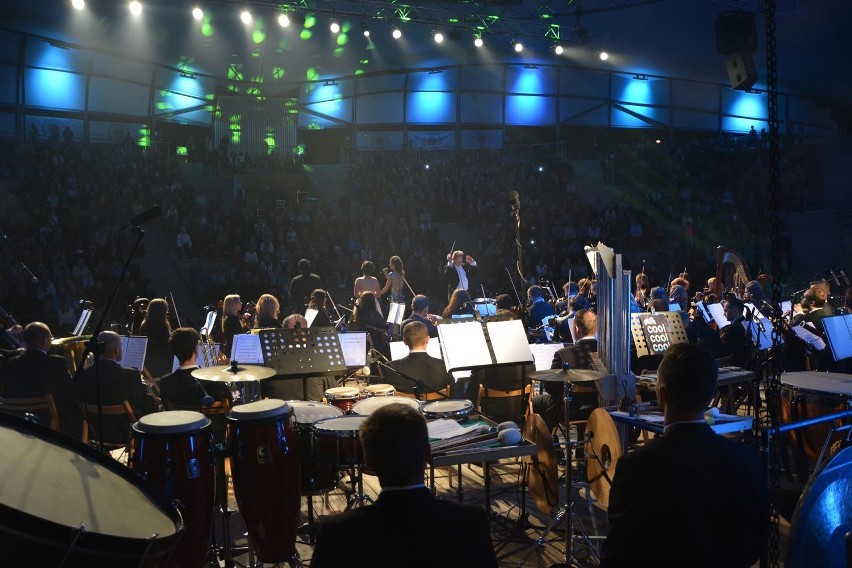 Koncert Muzyki Filmowej w Żywcu. Pianista oświadczył się koncertmistrz orkiestry [ZDJĘCIA]