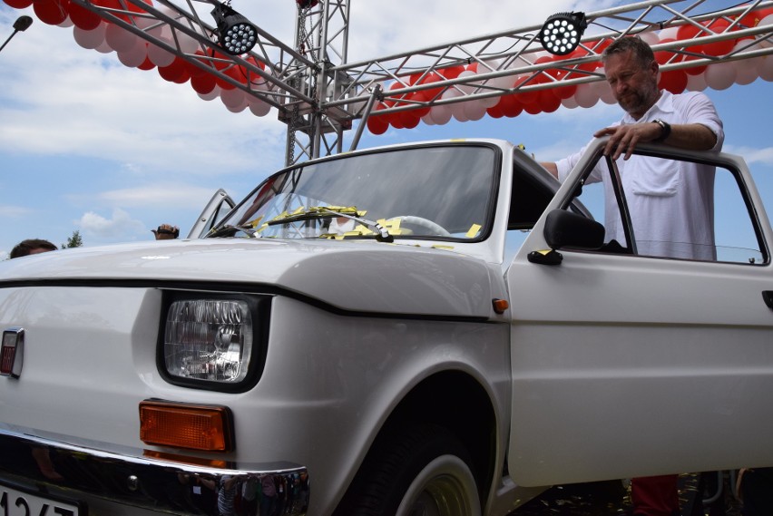 Niesamowity Maluch dla Toma Hanksa: Fiat 126p specjalnie dla aktora. Jest piękny