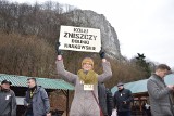 Zakaz wjazdu szybkich pociągów w dolinki i parki. Tego domagali się ludzie protestujący w Będkowicach 