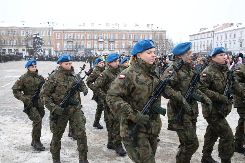 Żołnierze Garnizonu Kielce przysięgali na Placu Wolności. Zobacz trzecią galerię zdjęć 