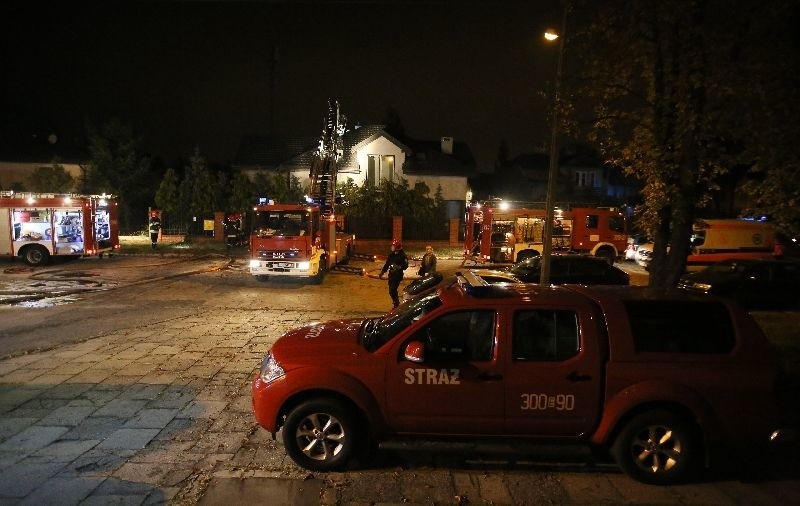 Groźny pożar na ul. Czołgistów! Płonął dom jednorodzinny! Jedna osoba ranna [ZDJĘCIA, FILM]