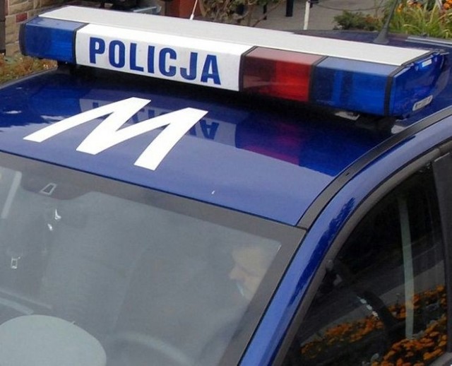 Słupska policja zatrzymała dwóch braci, którzy kradli w nocy paliwo z Volkswagena T4 zaparkowanego na placu przy Castoramie.