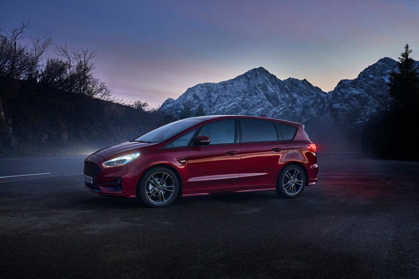 Ford S-Max Hybrid...