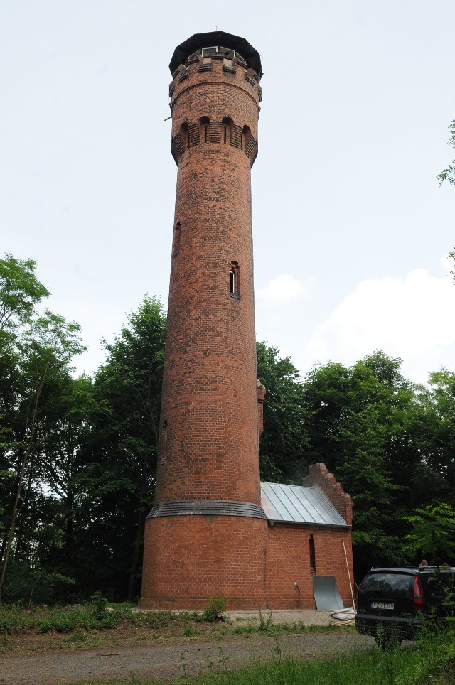 W trakcie jednego ze spacerów uczestnicy będą mogli poznać historię wilkanowskiej wieży.