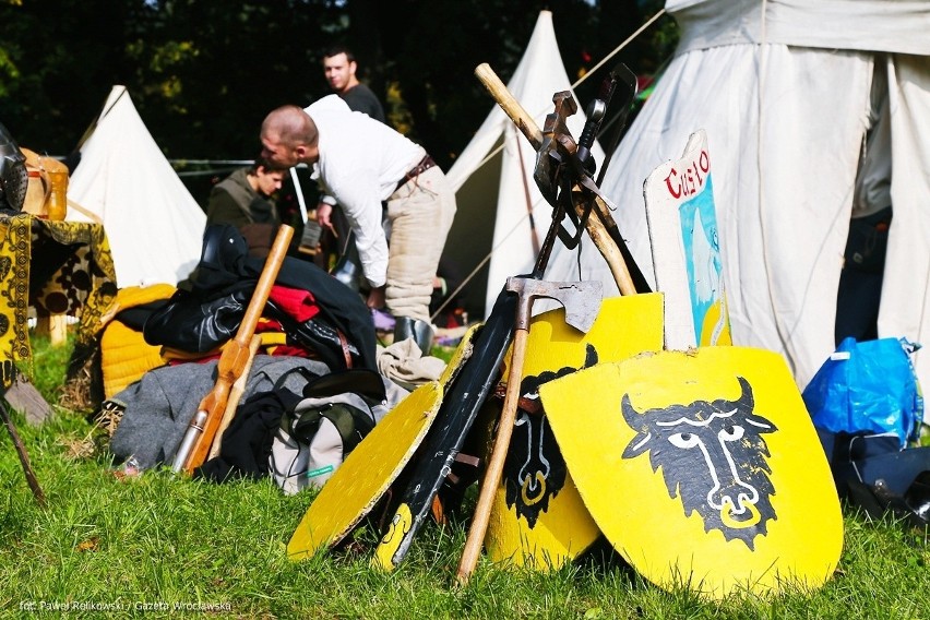 Wrocław: Rycerze i pokazy walk na jarmarku w Leśnicy (ZDJĘCIA, PROGRAM)