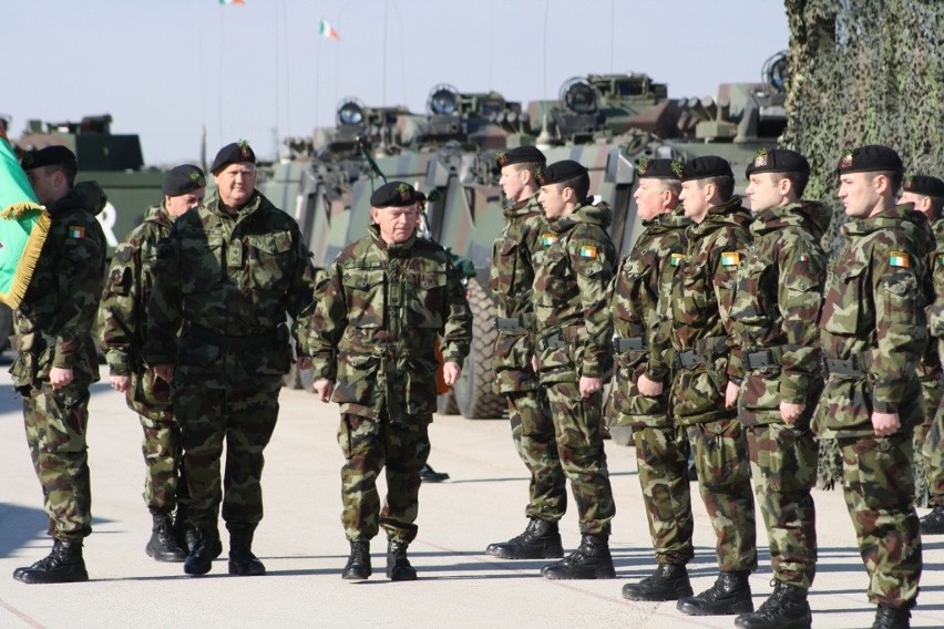 Zadaniem kierowanych przez NATO sił KFOR jest zapewnienie...