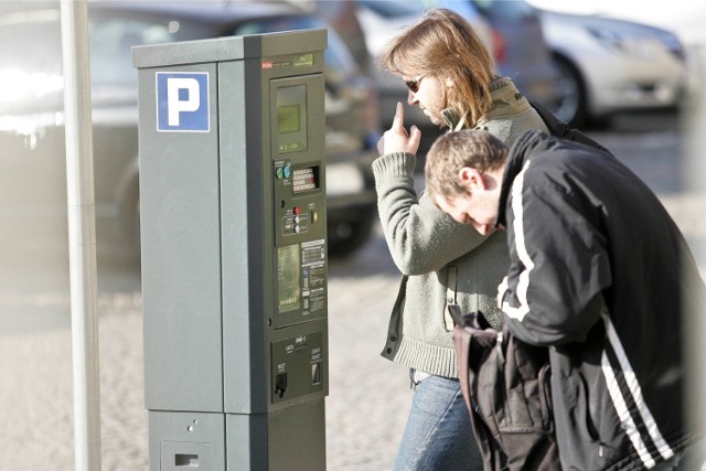 Zmiany w zasadach płatnego parkowania od 1 września. Będą niższe mandaty