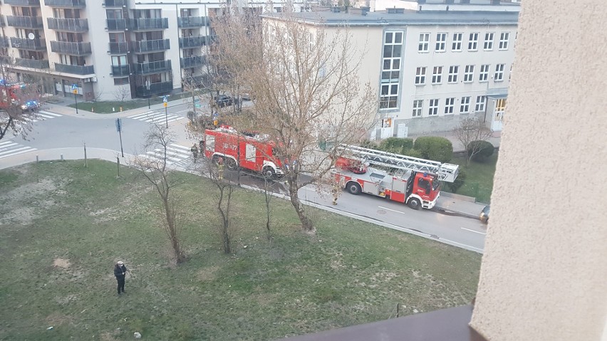 Pożar przy Częstochowskiej w Białymstoku. Mieszkańcy sami...