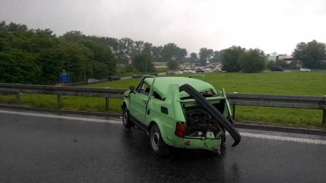 Wypadek na obwodnicy Krakowa. Jeden z uszkodzonych samochodów.