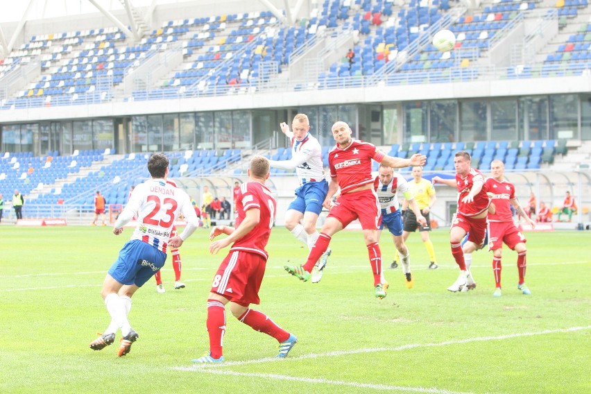 Trener Robert Podoliński i jego drużyna Podbeskidza żegnają...