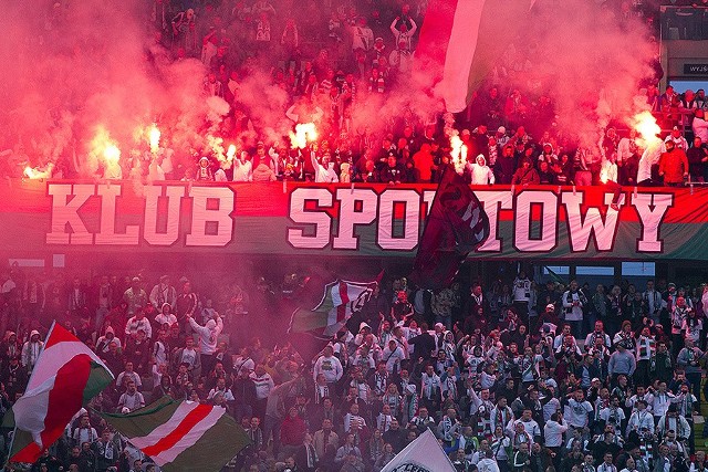 Legia Warszawa do przerwy przegrywała z Pogonią 0:1, ale w drugiej części meczu wbiła "Portowcom" trzy gole. Spotkanie obejrzało 22 tys. widzów. Zobacz zdjęcia!
