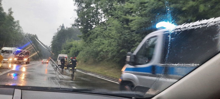 Policja i straż pożarna na ul. Gdańskiej w Koszalinie