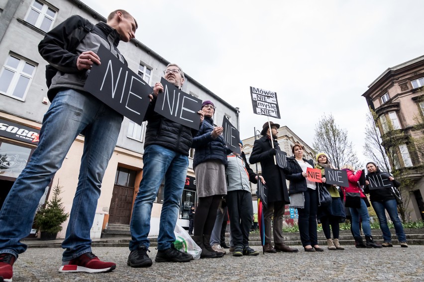 W piątek wieczorem przeciwko przemocy domowej protestowano...