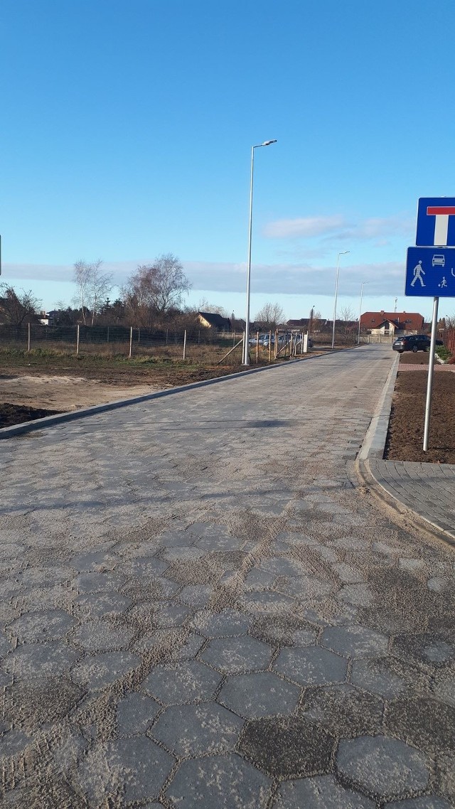 Zakończyły się prace przy budowie ul. Czeskiej i Węgierskiej na wschowskim osiedlu Zacisze. W ramach inwestycji wybudowano drogi wraz z siecią odwodnienia, oświetleniem, chodnikami i miejscami parkingowymi.Czytaj dalej>>>>WIDEO: Mały ZUS - co się zmieni? 
