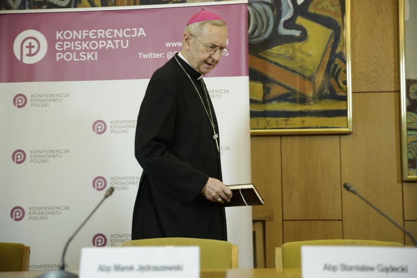 Abp Stanisław Gądecki najpierw nie wydawał dokumentów, bo...