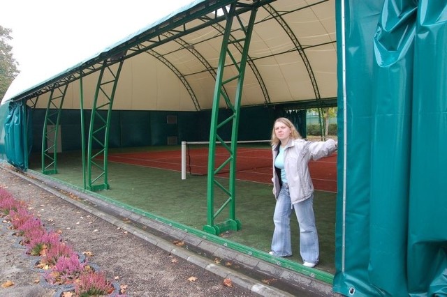 Szczecineckie Regionalne Centrum Tenisowe na osiem kortów otwartych i trzy pod namiotem. To tu od września tajniki tenisa będą zgłębiać uczniowie.