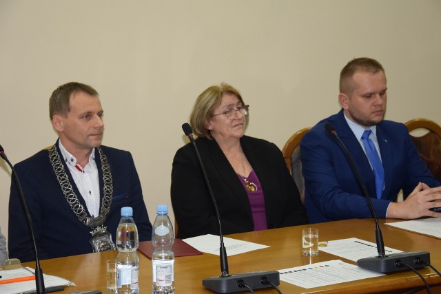 Burmistrz Artur Mikiewicz (z lewej) oficjalnie - juz bez żadnych wątpliwości - potwierdził, że to Piotr Murawski (z prawej) będzie jego zastępcą. Powoła go jeszcze w tym miesiącu