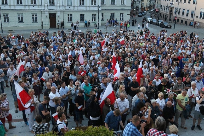 Wielka manifestacja w centrum Kielc „Wolne Sądy” z tysiącami uczestników  