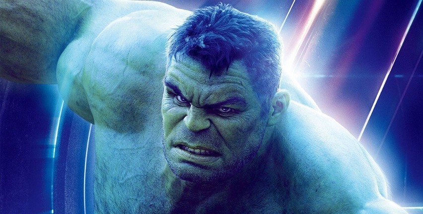 W ekranizacjach Marvela Hulk jest prezentowany jako...