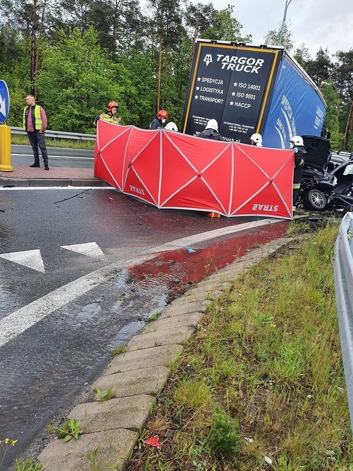 Tragiczny wypadek w Krzepicach. Zginął kierowca samochodu...