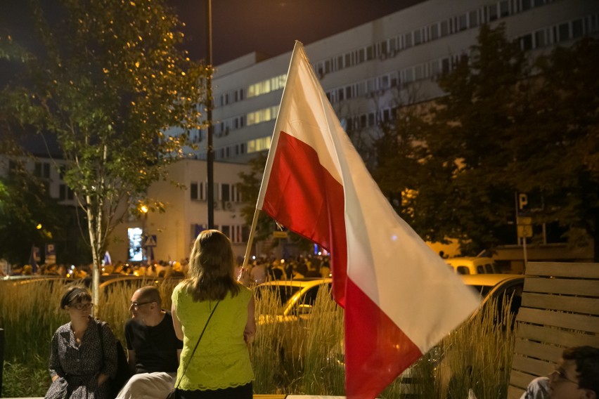 Łańcuch światła dla sądów. Tak protestowali mieszkańcy Krakowa [ZDJĘCIA]