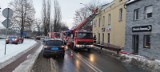 Pożar bloku mieszkalnego w Krapkowicach. Zadymiło się poddasze. Na miejscu jest 7 zastępów straży pożarnej. Nikomu nic się nie stało