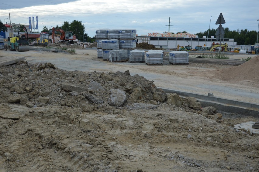 Tarnów. Budowa marketu zmieniła ich życie w koszmar, który trwa już pół roku [ZDJĘCIA]