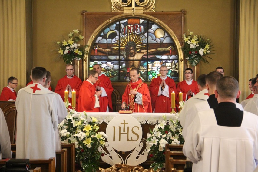 Msza święta prymicyjna nowo wyświęconych kapłanów w Wyższym Seminarium Duchownym w Kielcach [ZDJĘCIA]