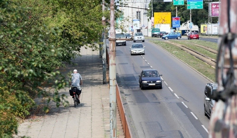 Ścieżka rowerowa wzdłuż ul. Rzgowskiej. Rusza budowa dwóch odcinków