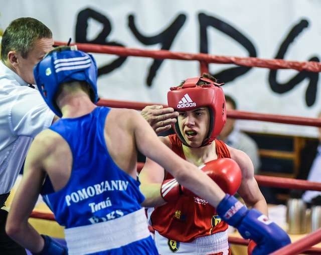 sala bokserska Zawiszy  memoriał Edwarda Rinke – obrazek z finałówmemoriał Edwarda Rinke Boks 48kg Dobaghyan Armen zawisza-Molenda Damian pomorzanin toruń