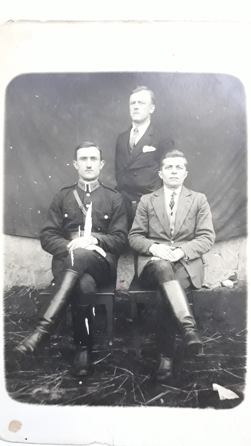 Jan Madej z Oleszna z braćmi, zdjęcie z 1928 roku.