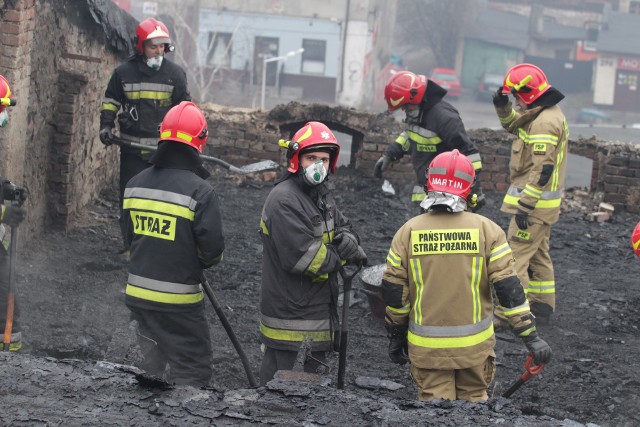 Pożar w Rudzie Sląkiej objął dach i poddasze kamienicy. Spłonęło doszczętnie