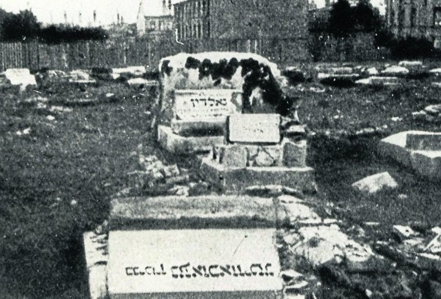 Kadr z filmu: tak wyglądało miejsce po cmentarzu w 1949 roku