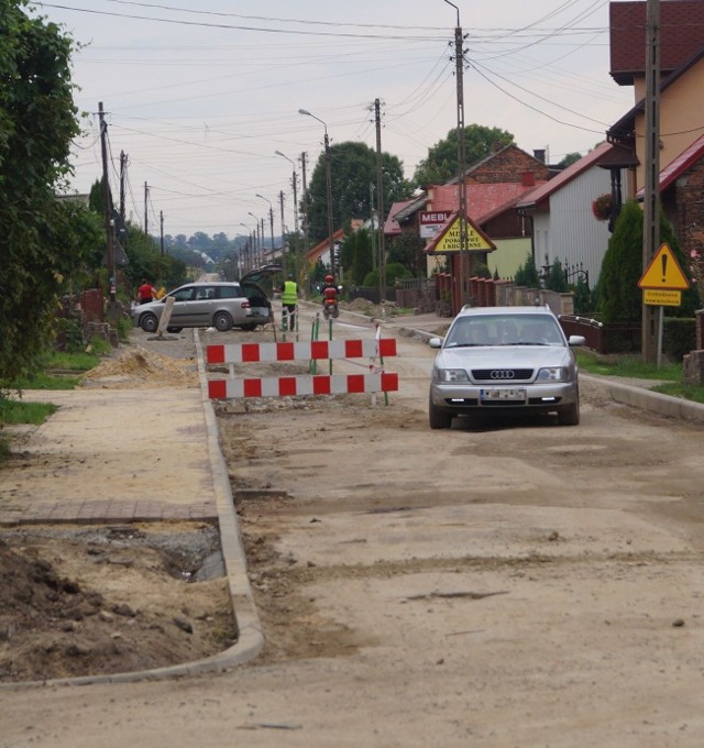 Termin wykonania prac na ul. Podlipie upływa 30 września. Na razie nie widać, żeby za miesiąc miały się zakończyć