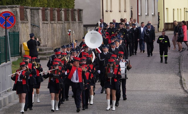 W sobotę (7.05.2022 r.) strażacy, mieszkańcy, zaproszeni goście świętowali 90-lecie istnienia Ochotniczej Straży Pożarnej w Borowym Młynie (gm. Lipnica).