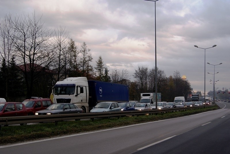 Protest przeciwko planowanej obwodnicy Olkusza.