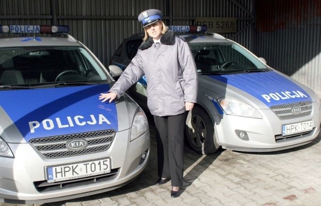 - Radiowozy są wygodne, bezpieczne i co również bardzo istotne, są ekonomiczne - zachwala komisarz Beata Jędrzejewska - Wrona, oficer prasowy policji w Tarnobrzegu.