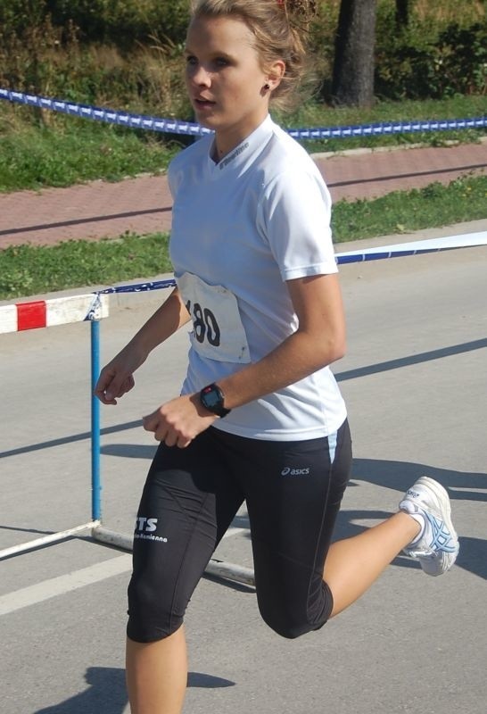 Martyna Adamczyk podczas biegu w II Memoriale imienia Krzysztofa Wolińskiego w Skarżysku.