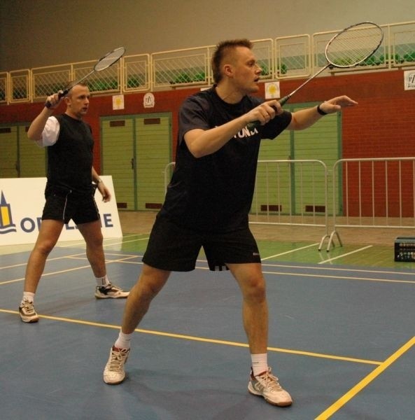 Krzysztof Maślanka (po prawej), grający trener UKS-u.