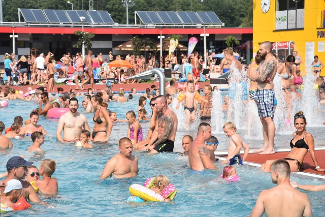 Niedziela na basenie Ruda w Rybniku. Trudno było znaleźć miejsce w wodzie. Padł rekord frekwencji?