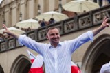 Wybory prezydenckie 2020. Andrzej Duda zwiększył przewagę nad konkurentem. Zdobył 51,1 proc. głosów, natomiast Rafał Trzaskowski 48,8 proc.