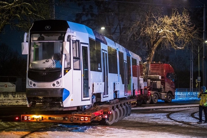 Kolejny dwustronny tramwaj dotarł do zajezdni Pogodno