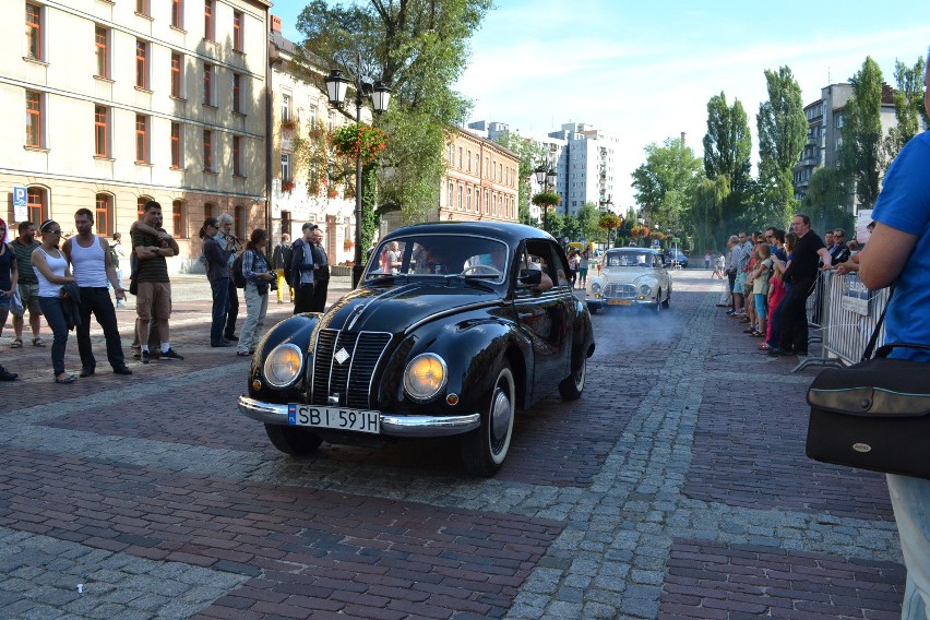 Rajd Pojazdów Zabytkowych w Bielsku-Białej. Konkurs elegancji, że aż dech zapierało [ZDJĘCIA]