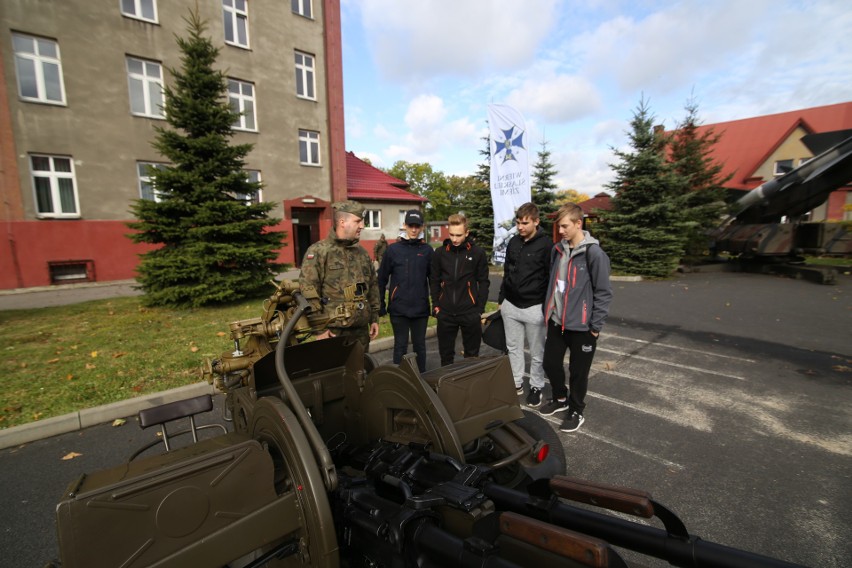 Bytomskie koszary wojskowe otwarte. 34. Śląski Dywizjon...