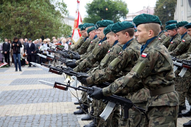 W poniedziałek o godzinie 13 zawyły w Lublinie syreny i na placu Litewskim rozpoczął się apel upamiętniający 75. rocznicę wybuchu II wojny światowej.