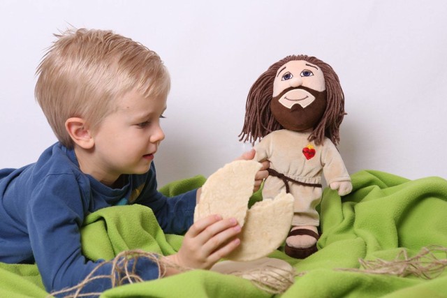 Jeden z częstochowskich sklepów wzbudził sensacje w internecie, oferując maskotkę pluszowego Jezusa do zabawy. W internecie zawrzało. Przeczytajcie koniecznie i obejrzyjcie zdjęcia >>>>>